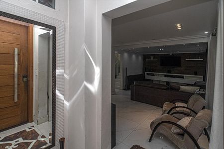 Casa para alugar com 333m², 3 quartos e 6 vagas Casa para alugar com 333m², 3 quartos e 6 vagashall de entrada_1