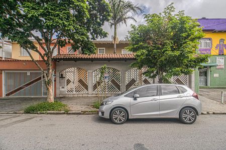 Casa para alugar com 333m², 3 quartos e 6 vagas Casa para alugar com 333m², 3 quartos e 6 vagasfachada