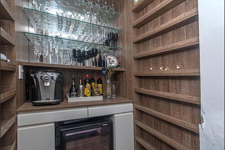 Casa para alugar com 333m², 3 quartos e 6 vagas Casa para alugar com 333m², 3 quartos e 6 vagasbar na sala de jantar_2