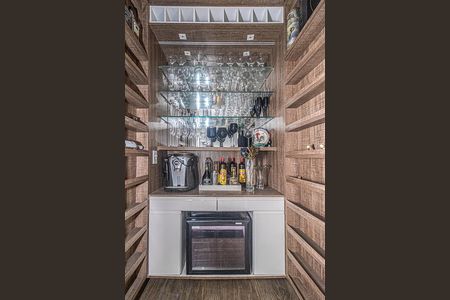 Casa para alugar com 333m², 3 quartos e 6 vagas Casa para alugar com 333m², 3 quartos e 6 vagasbar na sala de jantar_4