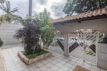 Casa para alugar com 333m², 3 quartos e 6 vagas Casa para alugar com 333m², 3 quartos e 6 vagasquintal e jardinagem_4
