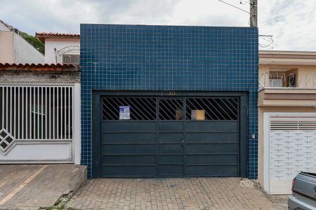 Casa para alugar com 210m², 3 quartos e 2 vagasFachada + plaquinha
