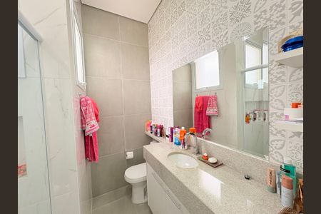 Casa de condomínio à venda com 300m², 4 quartos e 4 vagasBanheiro da Suíte 1