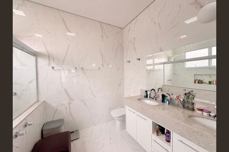 Casa de condomínio à venda com 300m², 4 quartos e 4 vagasBanheiro da Suíte 3