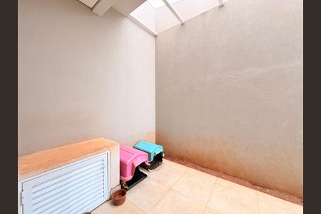 Casa de condomínio à venda com 300m², 4 quartos e 4 vagasÁrea de Serviço