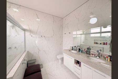 Casa de condomínio à venda com 300m², 4 quartos e 4 vagasBanheiro da Suíte 3