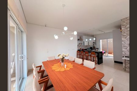 Casa de condomínio à venda com 300m², 4 quartos e 4 vagasSala de Jantar