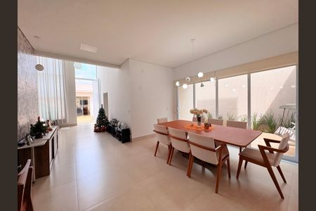 Casa de condomínio à venda com 300m², 4 quartos e 4 vagasSala de Jantar