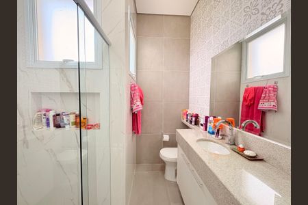 Casa de condomínio à venda com 300m², 4 quartos e 4 vagasBanheiro da Suíte 1