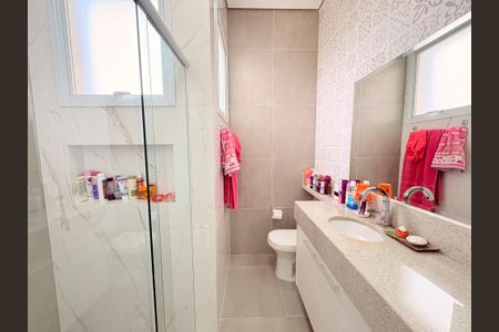 Casa de condomínio à venda com 300m², 4 quartos e 4 vagasBanheiro da Suíte 1