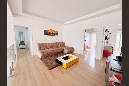 Casa de condomínio à venda com 300m², 4 quartos e 4 vagasSala de TV