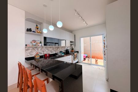 Casa de condomínio à venda com 300m², 4 quartos e 4 vagasCozinha