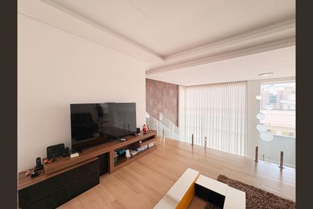 Casa de condomínio à venda com 300m², 4 quartos e 4 vagasSala de TV