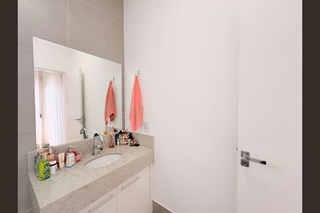 Casa de condomínio à venda com 300m², 4 quartos e 4 vagasBanheiro da Suíte 2