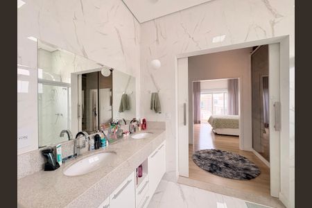 Casa de condomínio à venda com 300m², 4 quartos e 4 vagasBanheiro da Suíte 3