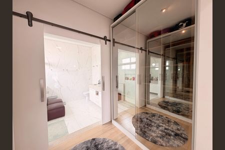 Casa de condomínio à venda com 300m², 4 quartos e 4 vagasCorredor