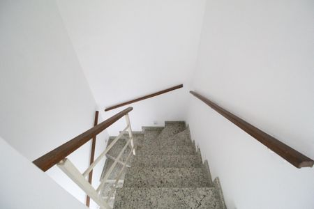 Apartamento à venda com 80m², 2 quartos e 1 vagaEscada