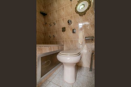 Casa à venda com 190m², 5 quartos e 2 vagasBanheiro 2