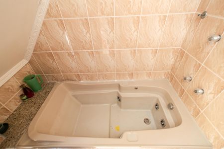 Casa à venda com 190m², 5 quartos e 2 vagasBanheiro 2