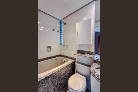 Apartamento à venda com 81m², 3 quartos e 2 vagasBanheiro da Suíte