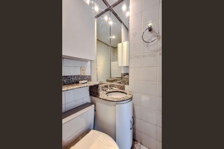 Apartamento à venda com 81m², 3 quartos e 2 vagasBanheiro da Suíte