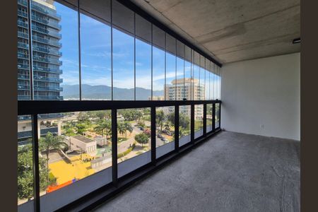 Apartamento à venda com 96m², 2 quartos e 1 vaga Apartamento à venda com 96m², 2 quartos e 1 vagaVaranda