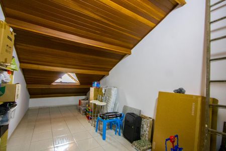 Casa à venda com 147m², 2 quartos e 3 vagasSótão