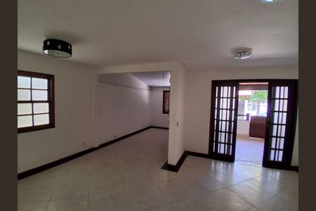 Casa à venda com 3 quartos, 294m² em Piratininga, Niterói