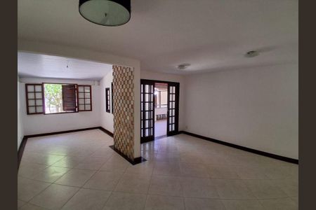Casa à venda com 3 quartos, 294m² em Piratininga, Niterói