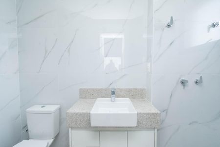 Apartamento à venda com 72m², 3 quartos e 2 vagas Apartamento à venda com 72m², 3 quartos e 2 vagasBanheiro da Suíte