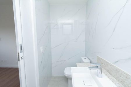 Apartamento à venda com 72m², 3 quartos e 2 vagas Apartamento à venda com 72m², 3 quartos e 2 vagasBanheiro da Suíte