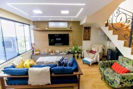 Casa à venda com 3 quartos, 120m² em Camboinhas, Niterói