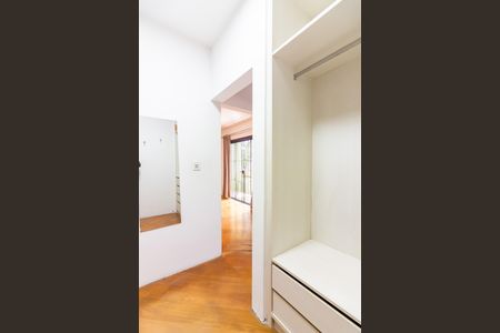 Casa à venda com 330m², 3 quartos e 2 vagasCloset