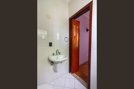 Casa à venda com 330m², 3 quartos e 2 vagasBanheiro da Suíte 1