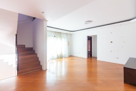 Casa à venda com 330m², 3 quartos e 2 vagasSala de TV