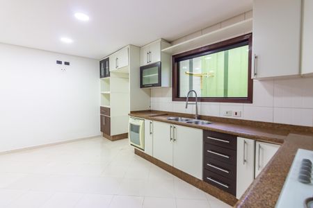 Casa à venda com 330m², 3 quartos e 2 vagasCozinha 