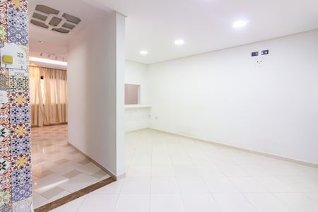 Casa à venda com 330m², 3 quartos e 2 vagasCozinha 