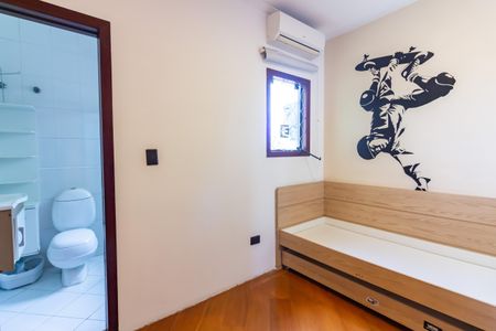 Casa à venda com 330m², 3 quartos e 2 vagasSuíte 2