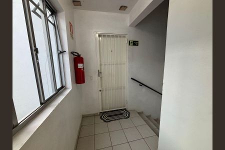Apartamento à venda com 48m², 2 quartos e 1 vagaEscada