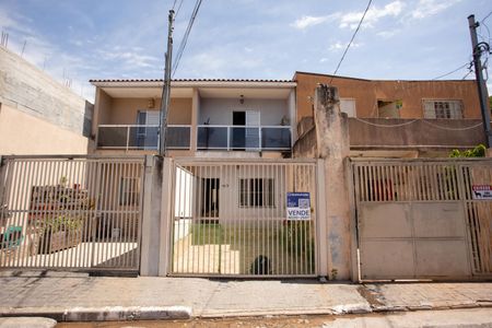 Casa à venda com 80m², 2 quartos e 2 vagasFACHADA