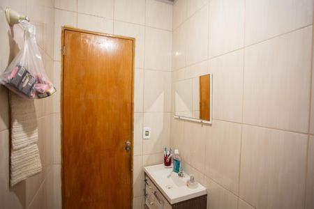 Casa à venda com 80m², 2 quartos e 2 vagasBANHEIRO