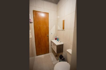 Casa à venda com 80m², 2 quartos e 2 vagasBANHEIRO