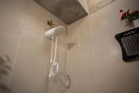 Casa à venda com 80m², 2 quartos e 2 vagasBANHEIRO