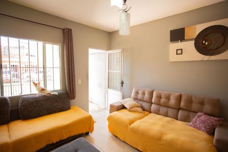 Casa à venda com 80m², 2 quartos e 2 vagasSALA