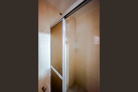 Banheiro de kitnet/studio para alugar com 1 quarto, 26m² em Liberdade, São Paulo