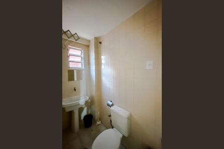 Banheiro de kitnet/studio para alugar com 1 quarto, 26m² em Liberdade, São Paulo