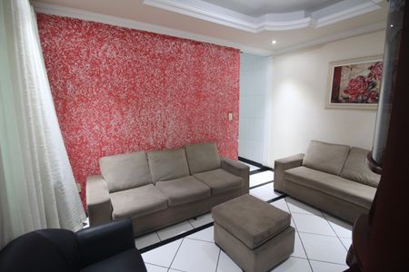 Sala de casa à venda com 3 quartos, 92m² em Novo Eldorado, Contagem