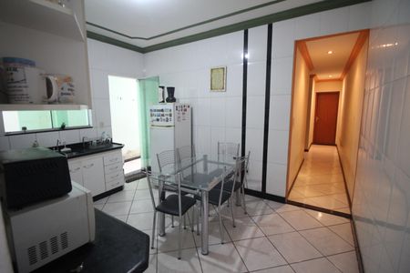 Casa à venda com 92m², 3 quartos e 2 vagasCozinha