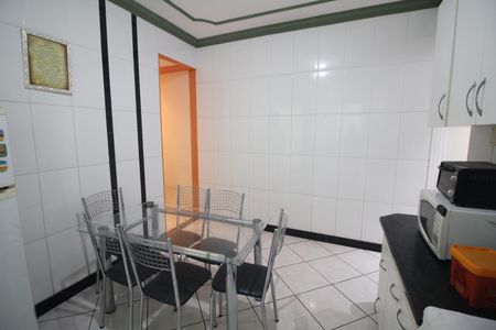 Casa à venda com 92m², 3 quartos e 2 vagasCozinha