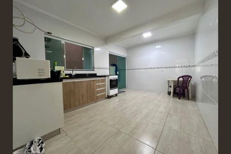 Casa à venda com 180m², 3 quartos e 3 vagasFoto 04